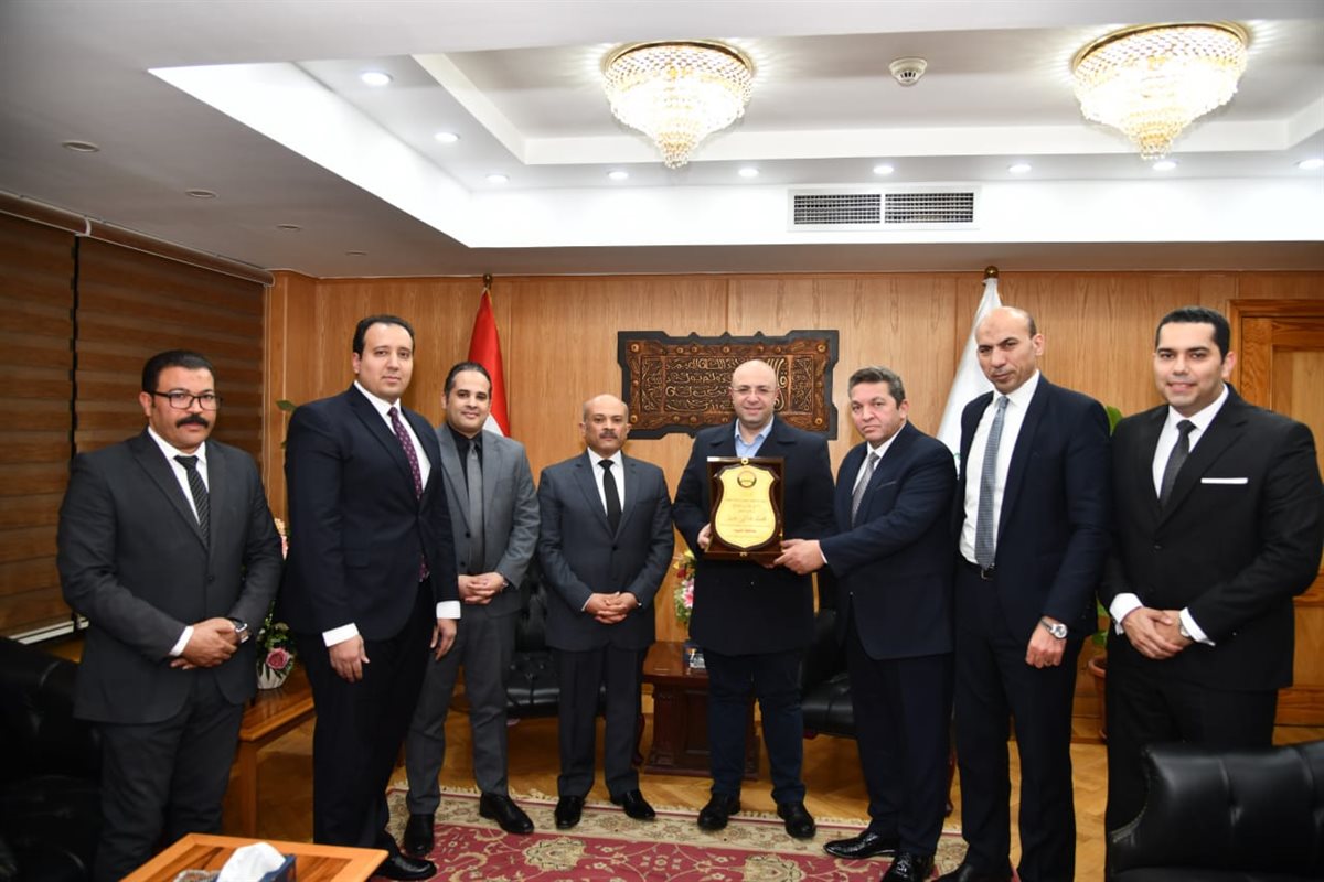 محافظ الفيوم يستقبل وفد نادي قضاة مجلس الدولة للتهنئة بتجديد ثقة القيادة السياسية