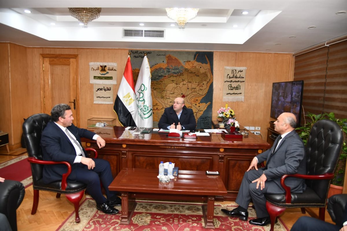 محافظ الفيوم يستقبل وفد نادي قضاة مجلس الدولة للتهنئة بتجديد ثقة القيادة السياسية