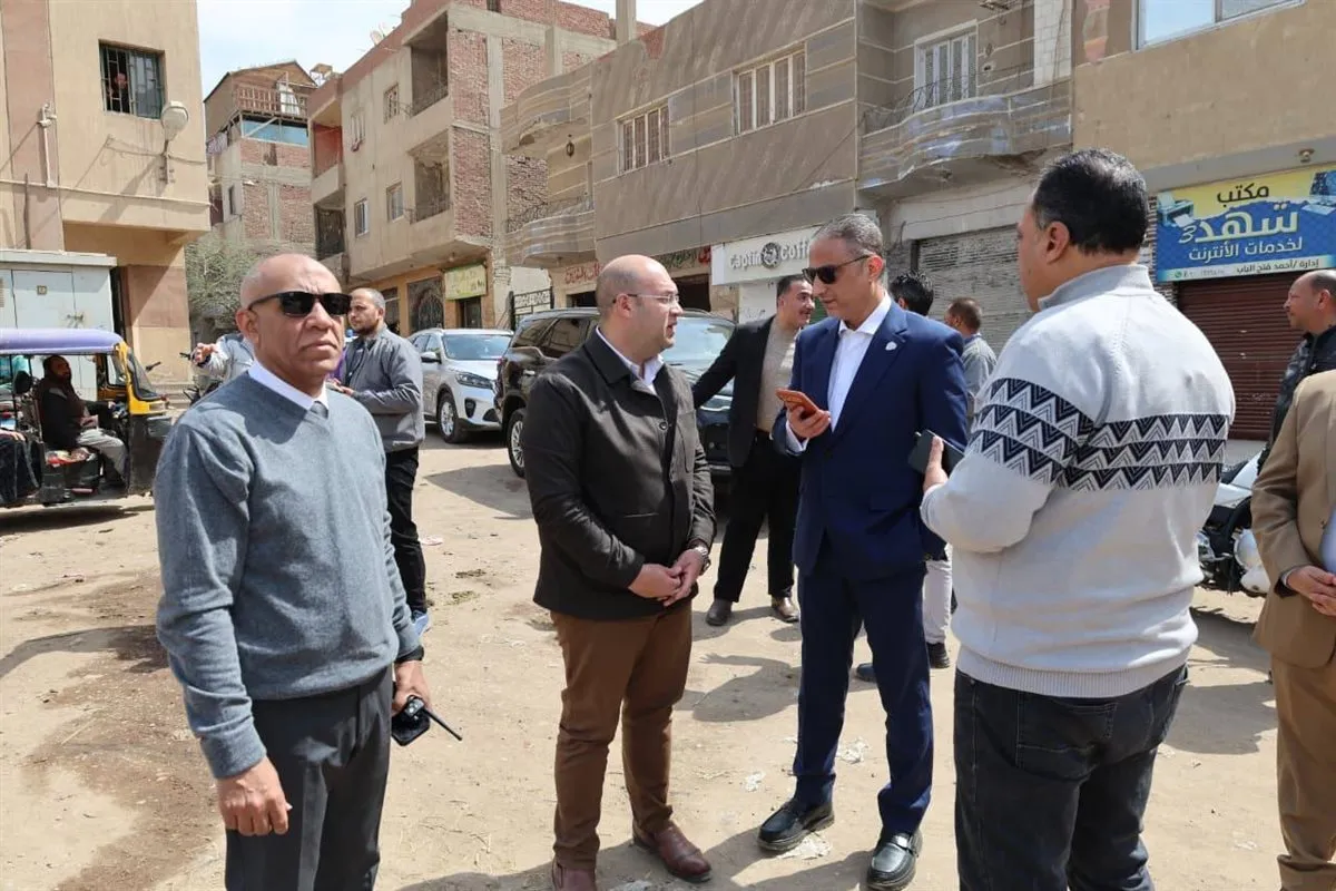 جانب من متابعة أعمال رفع تراكمات القمامة