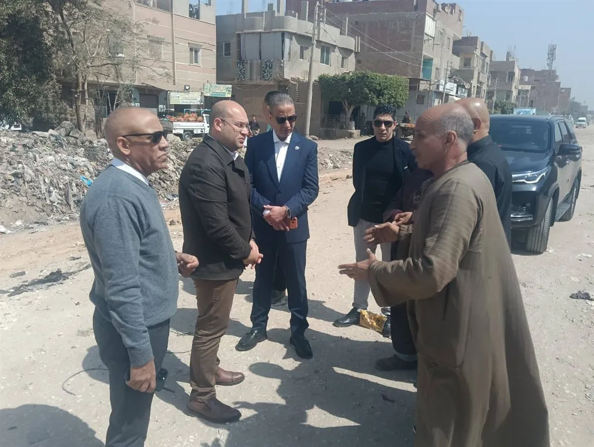 جانب من متابعة أعمال رفع تراكمات القمامة