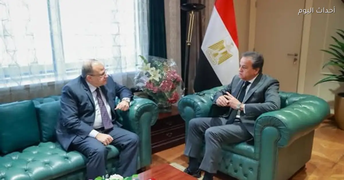 وزير الصحة يناقش توافر الأدوية مع رئيس هيئة الدواء