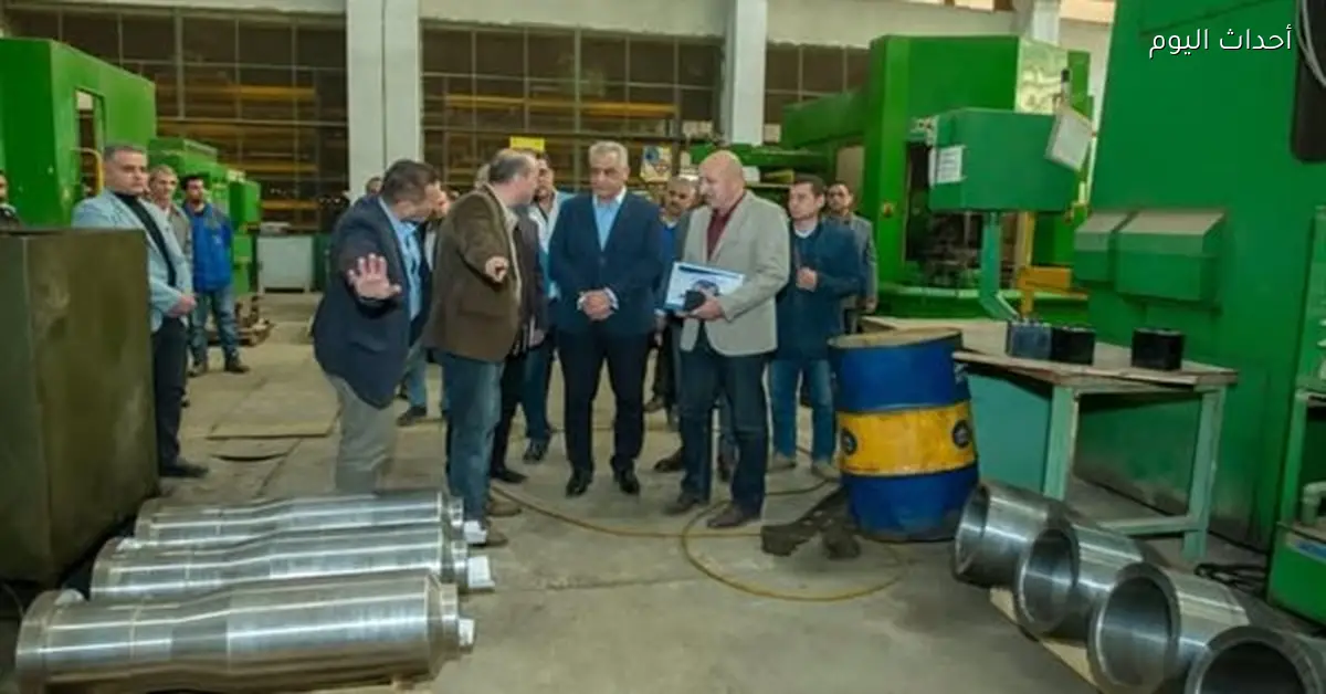 جمبلاط يتفقد تصنيع هاوتزر K9A1EGY في مصنع المدرعات