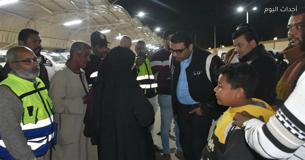 نائب محافظ الأقصر يراجع تعريفة الركوب في مواقف السيارات