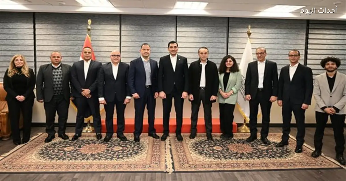 وزارة الشباب تستعرض سبل التعاون مع شركة استادات