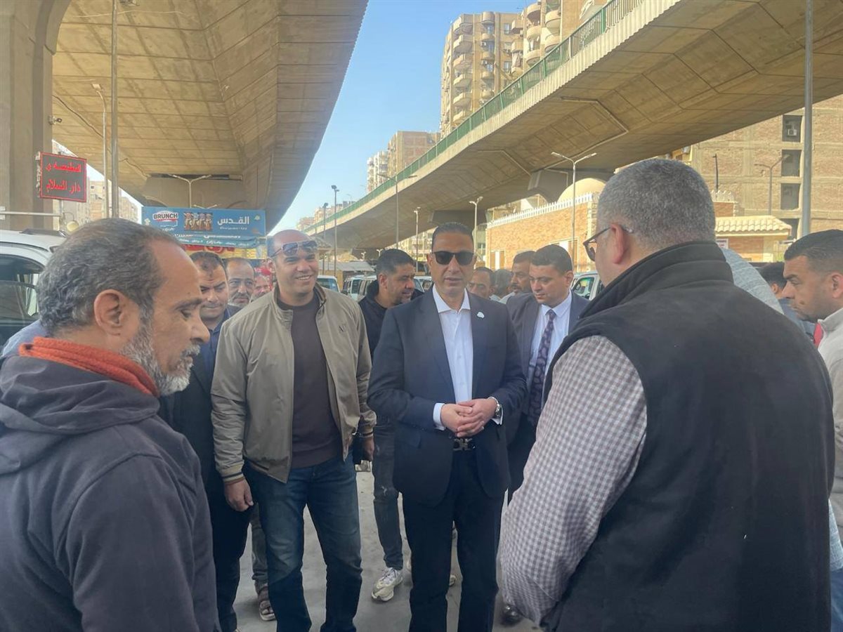 جانب من زيارة المحافظ لموقف المريوطية