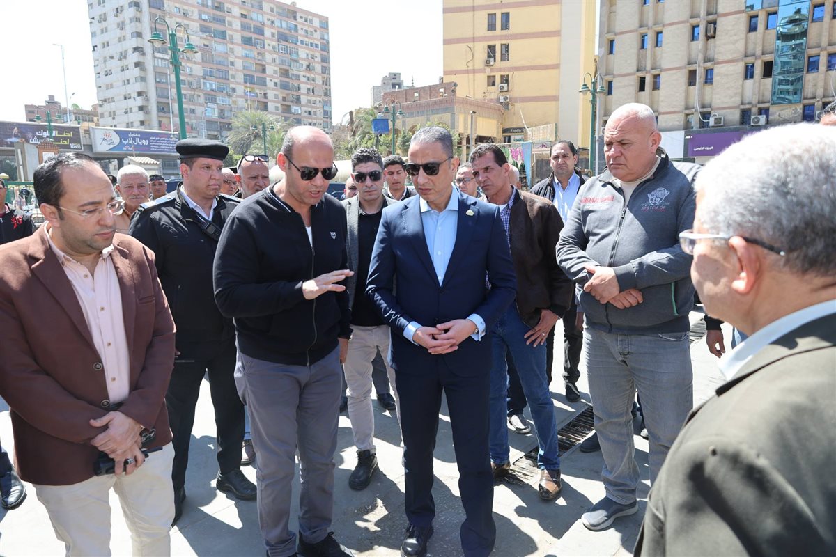 جانب من تفقد المحافظ لموقف السرفيس في ميدان الجيزة