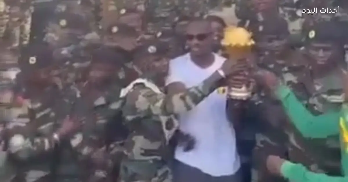 مدرب السنغال يسلّم كأس أمم إفريقيا للقوات المسلحة في داكار