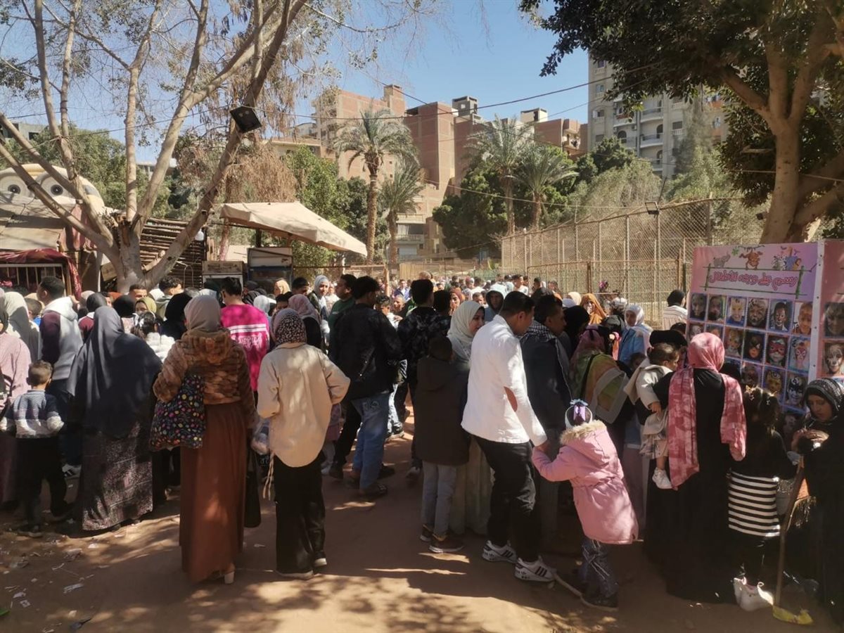إقبال المواطنين على حدائق الحيوان 