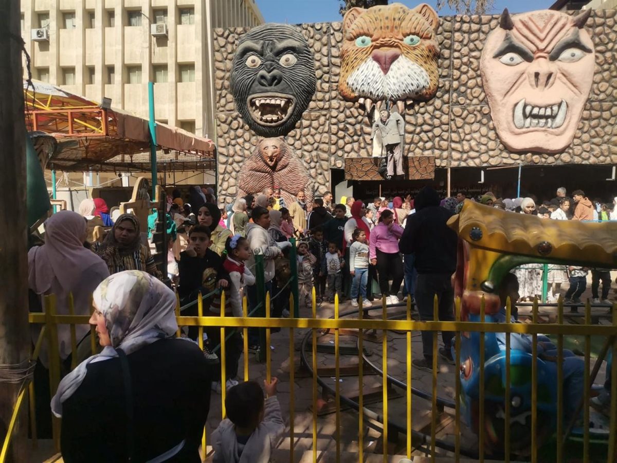 إقبال المواطنين على حدائق الحيوان 