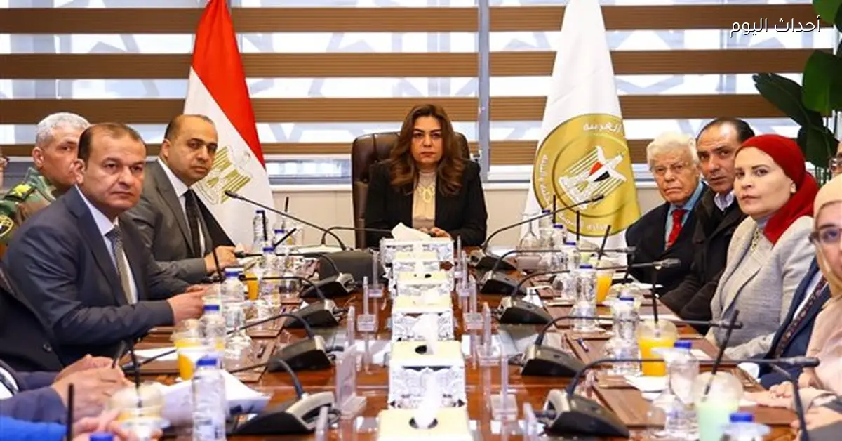 وزيرة التنمية المحلية تطرح قرارات جديدة لتنظيم تراخيص إدارة المخلفات
