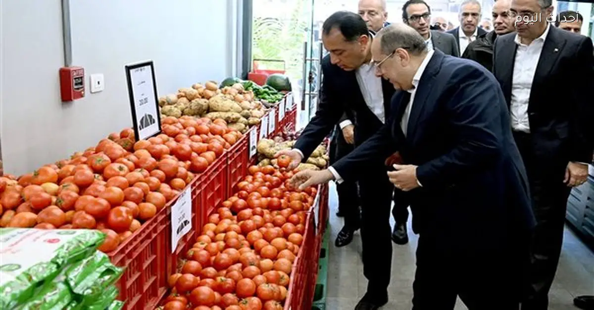 رئيس الوزراء يتفقد فرع “كاري أون” بمصر الجديدة بعد سوق العبور