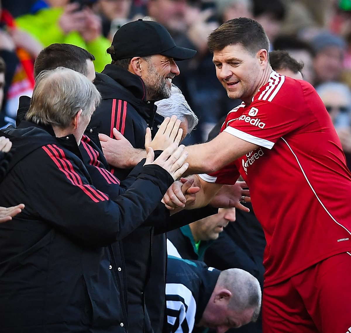 القائد الأسطوري ستيفن جيرارد