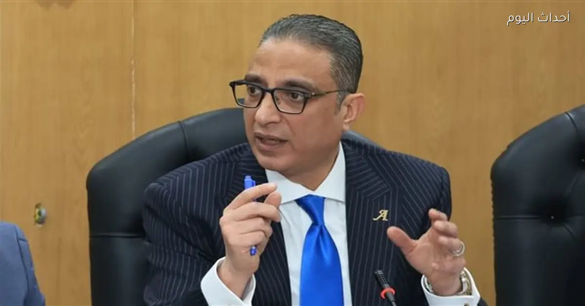 أحمد الأنصاري يصلي عيد الفطر في مسجد مصطفى محمود