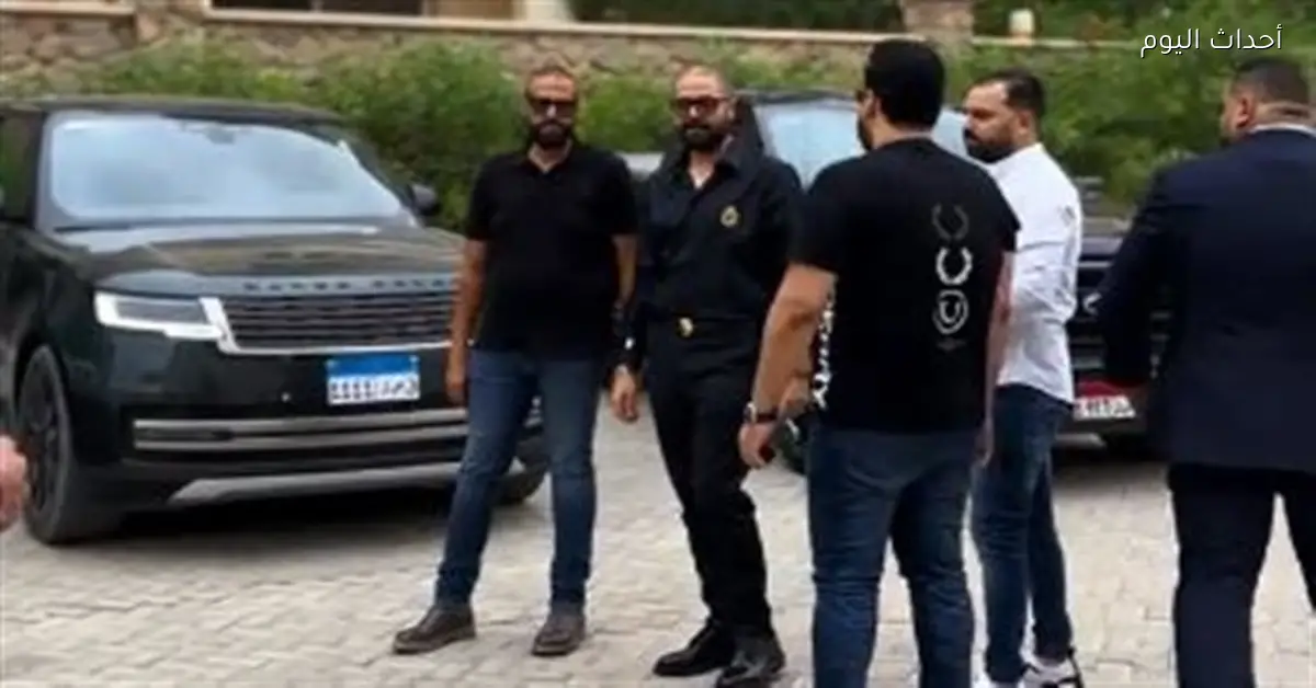 أسطول سيارات أحمد الباز يثير جدلاً في مدينتي