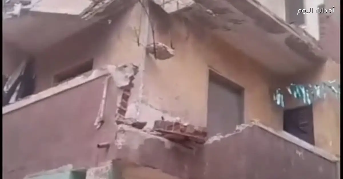 إخلاء عقار من دورين في حي الأربعين بالسويس بعد سقوط شرفة