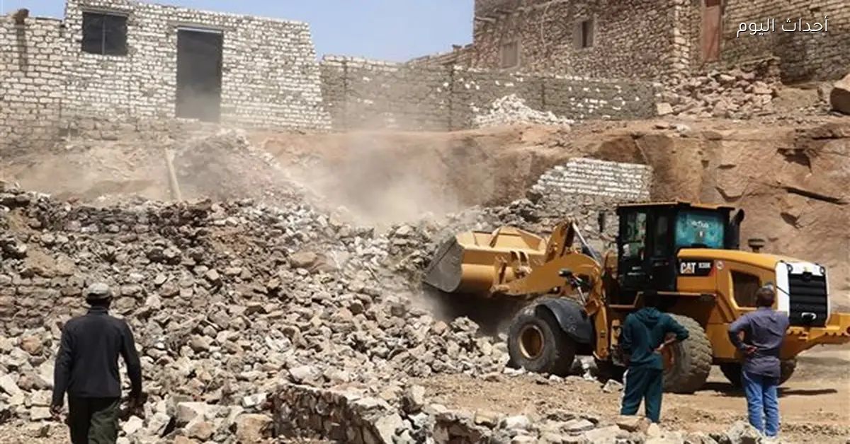 إزالة 50 تعديًا على البناء في أسوان وإحالة المخالفين للنيابة