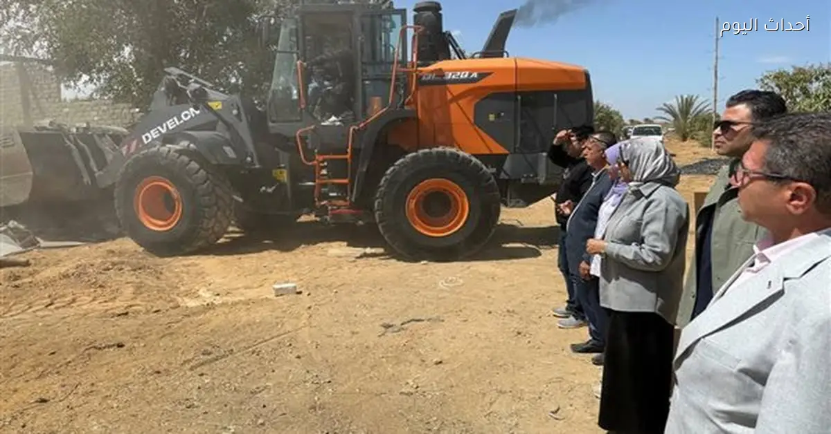 إزالة ثلاث حالات تعدي على الأراضي الزراعية في قرية محمد كريم بالسويس