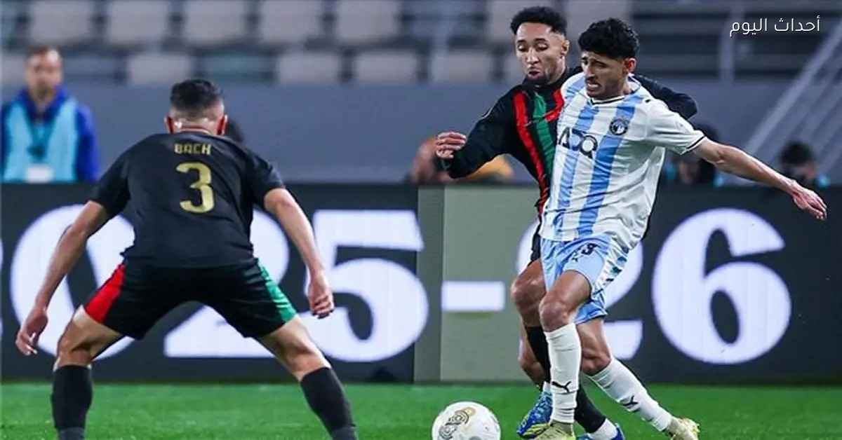 إيمانويل إيبويه يتابع مباراة بيراميدز والجيش الملكي