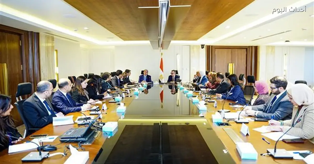 الحكومة والبنك الدولي يناقشان تمويل مشروعات البنية التحتية