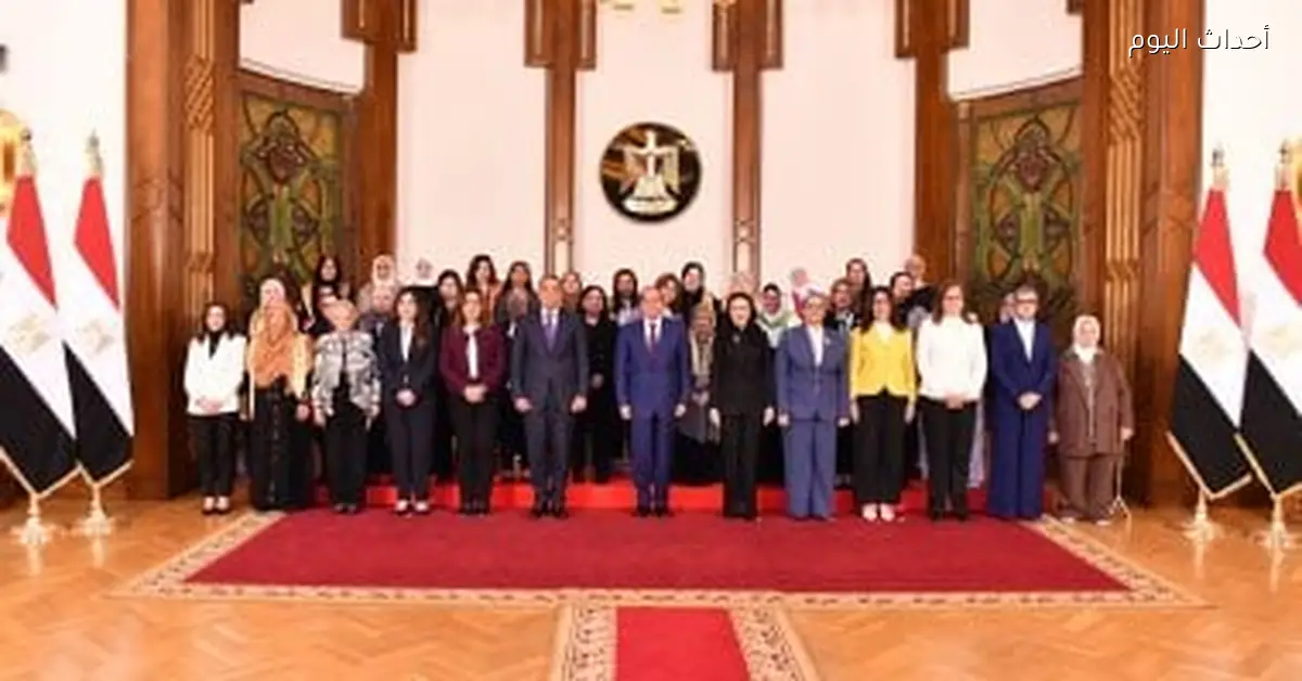 الرئيس السيسي يؤكد دور الأم المصرية كعمود الأسرة وركيزة المجتمع