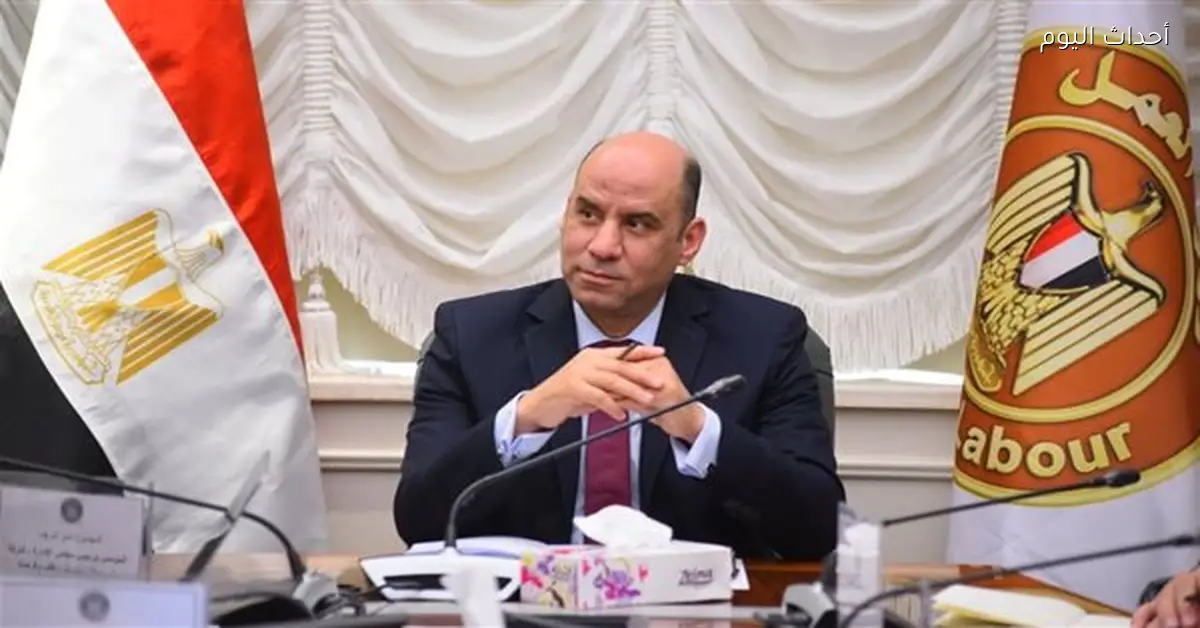 تسليم عقود عمل لمبادرة “قادرون باختلاف” في المحافظات