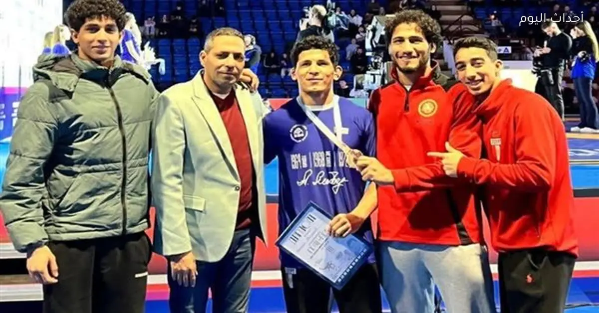 تهنئة وزير الشباب والرياضة لعمر أمين بعد حصوله على برونزية إلكسندر ميدفيد