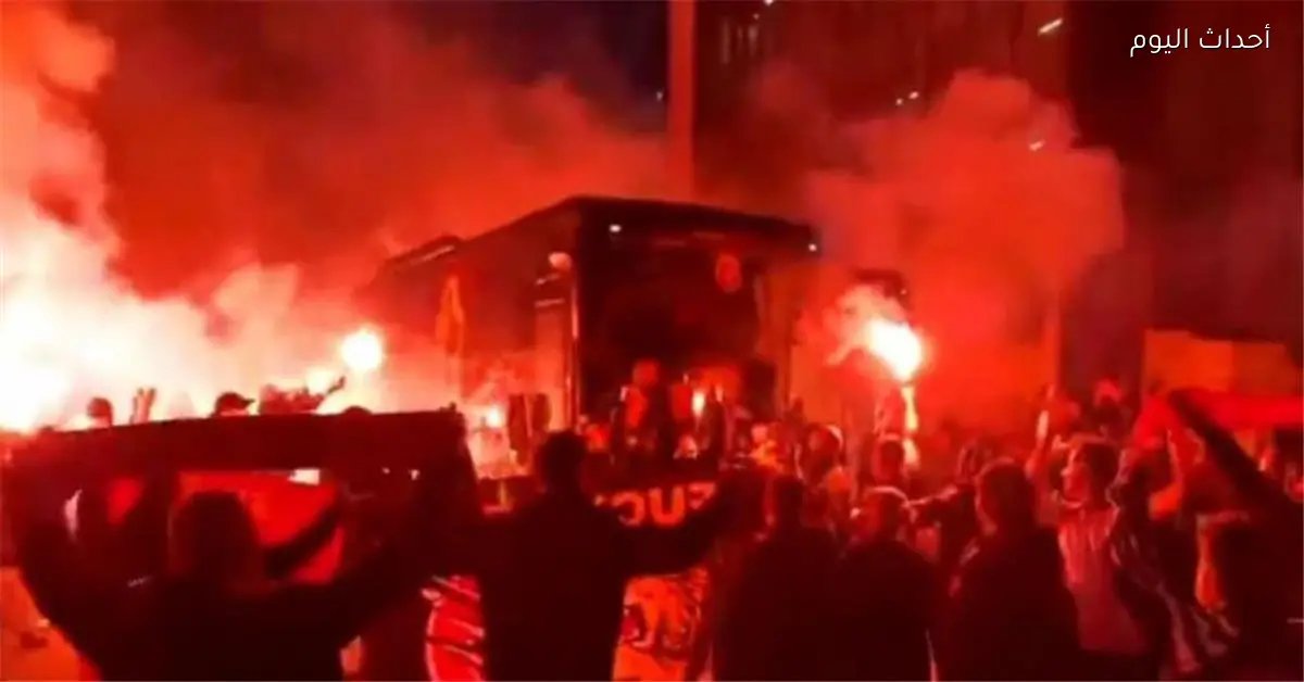جماهير جالطة سراي تساند فريقها قبل مواجهة ليفربول في دوري أبطال أوروبا