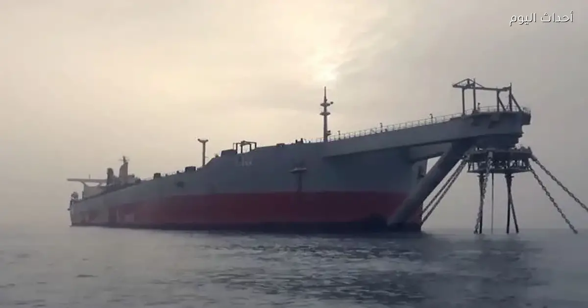 حادث اصطدام ناقلة نفط بمنصة بترولية في خليج السويس