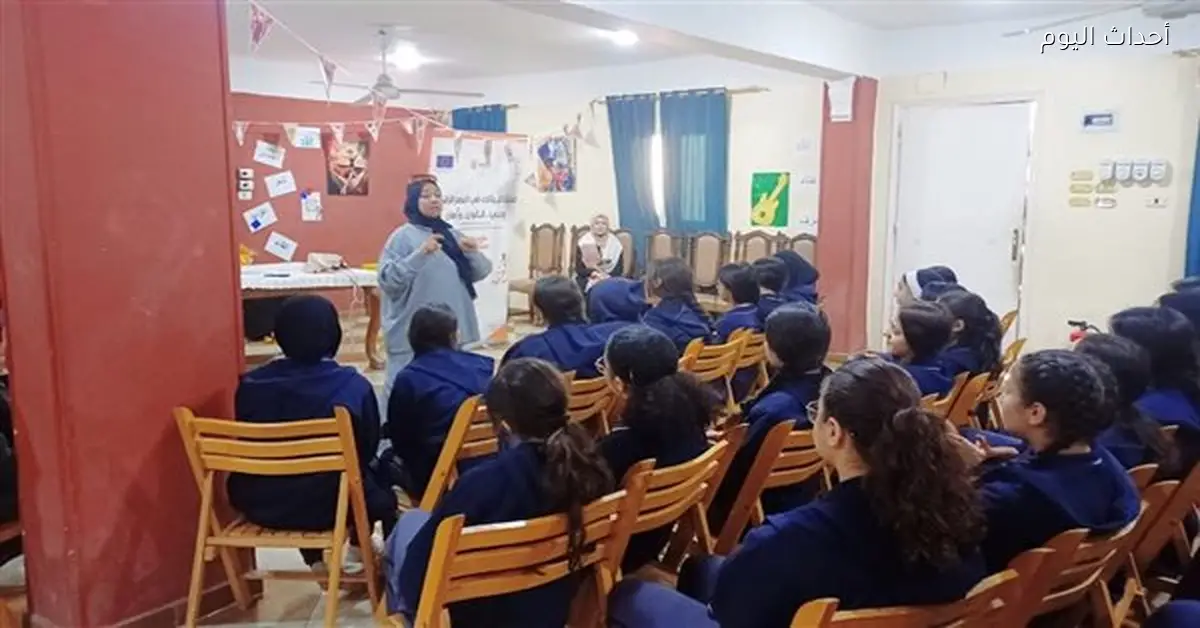 حملة رقمية لحماية طالبات أسيوط من مخاطر الإنترنت