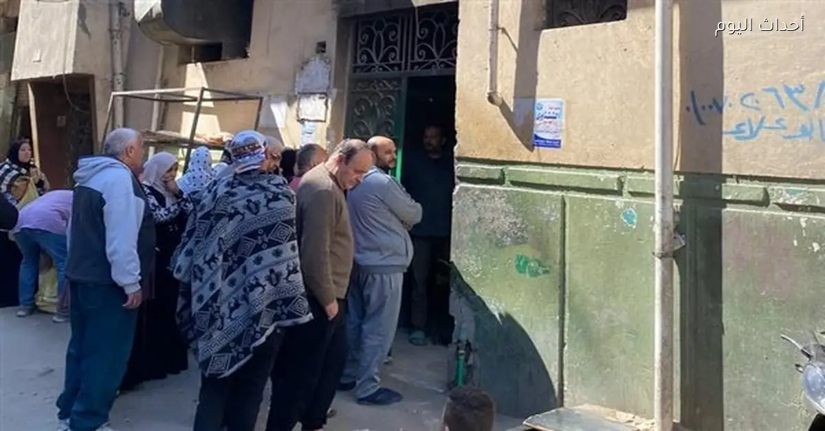 خصم ثلاثة شكائر دقيق من مخبز في المنصورة