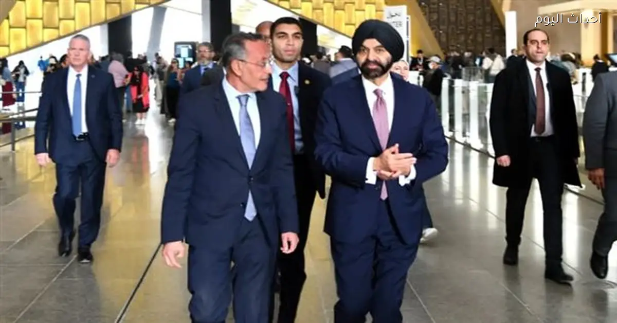 رئيس البنك الدولي وزوجته يزوران المتحف المصري الكبير