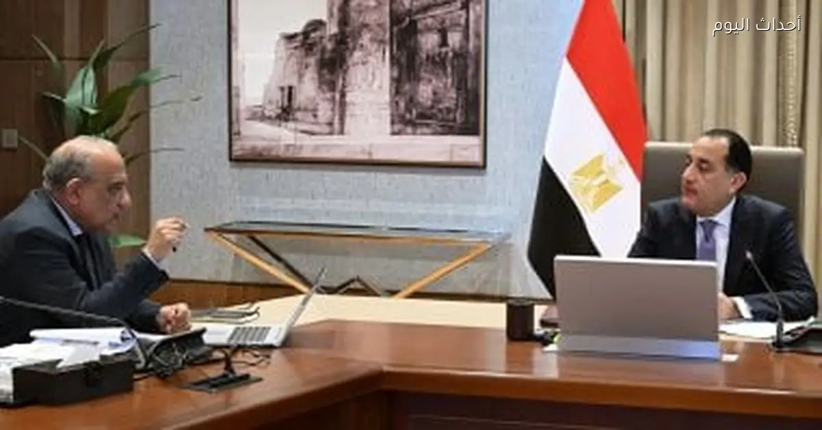 رئيس الوزراء يجتمع بوزير الكهرباء لمناقشة ملفات العمل