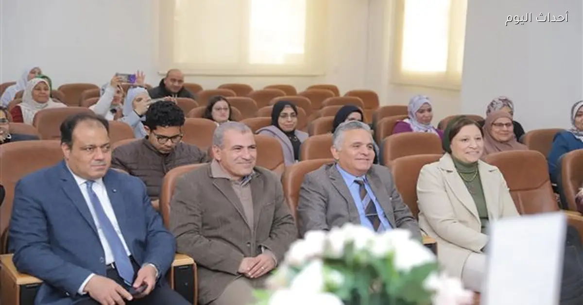 رئيس جامعة السويس يشارك في مناقشة دكتوراه حول الحرب النفسية