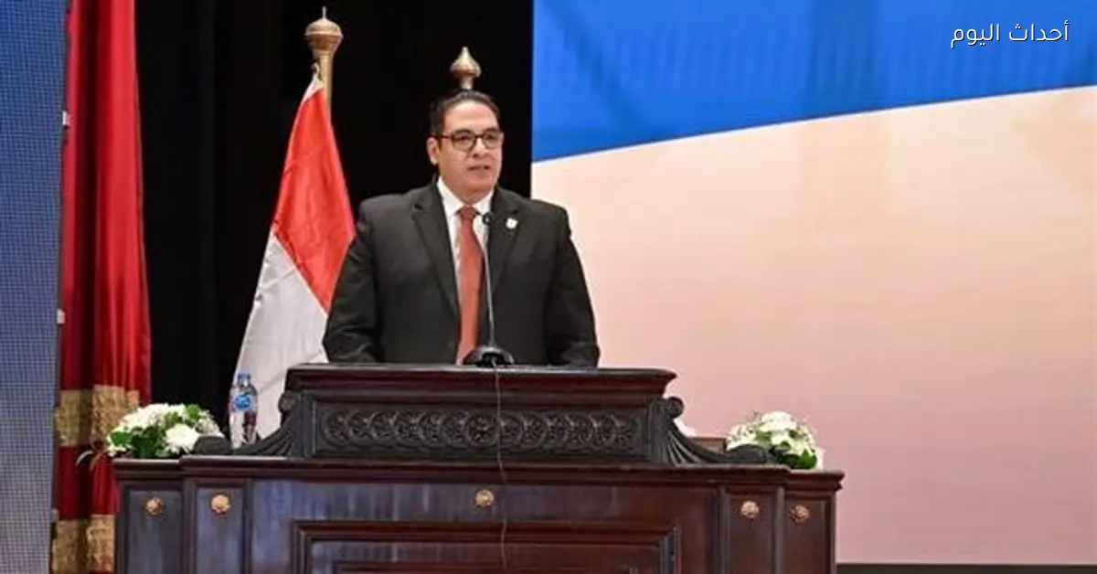 رئيس جامعة القاهرة يبارك لفريق قصر العيني على نجاحهم في استئصال ورم نادر من قلب مريض