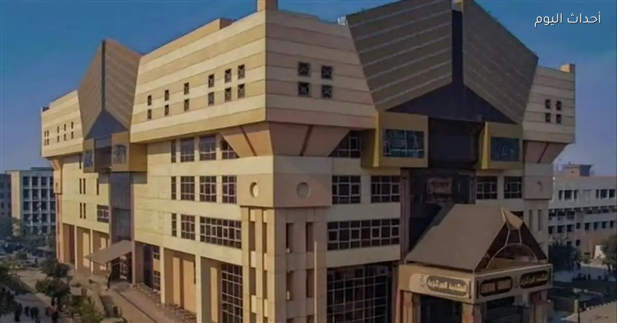 رئيس جامعة القاهرة يعرض إنجازات المكتبة المركزية الجديدة