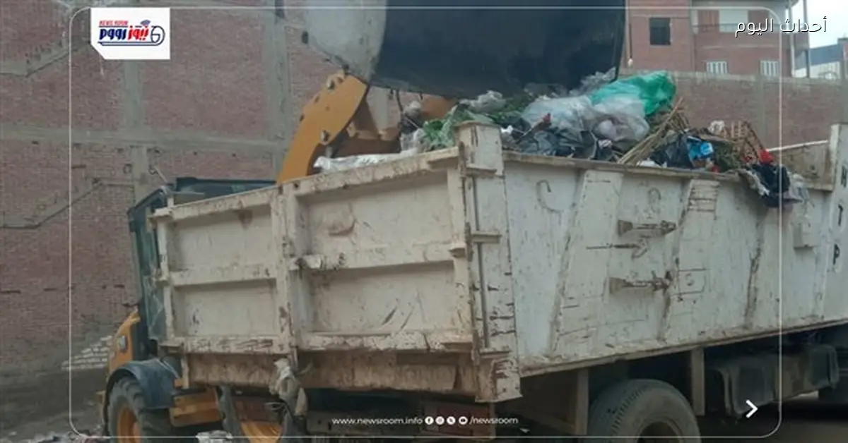 رئيس مدينة قنا يتابع جهود النظافة في الأحياء