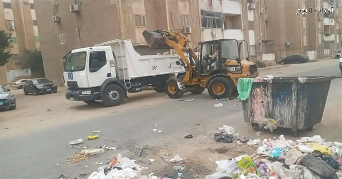 رئيسة حي فيصل بالسويس تتابع أعمال النظافة في ثالث أيام العيد