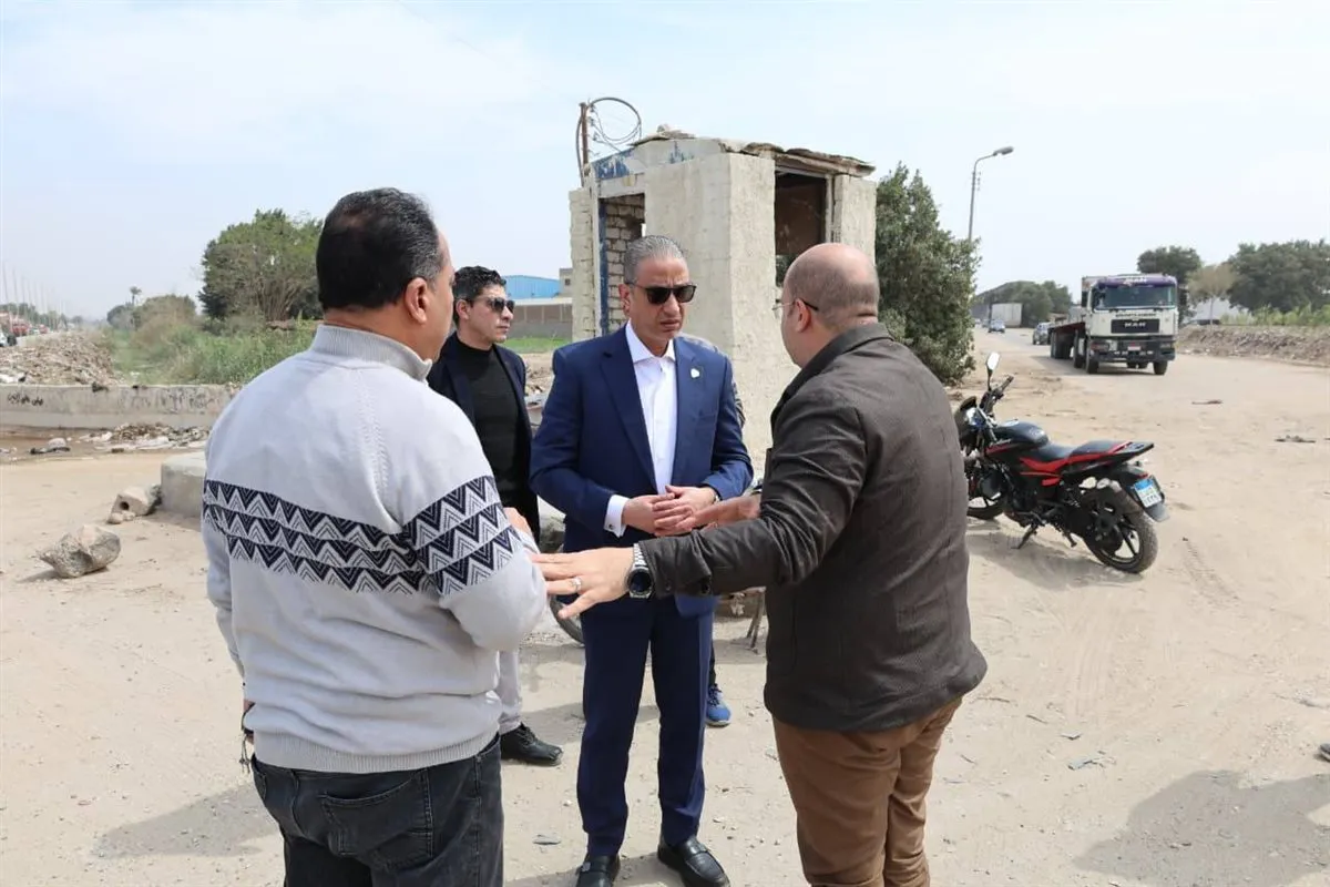 جانب من متابعة أعمال رفع تراكمات القمامة