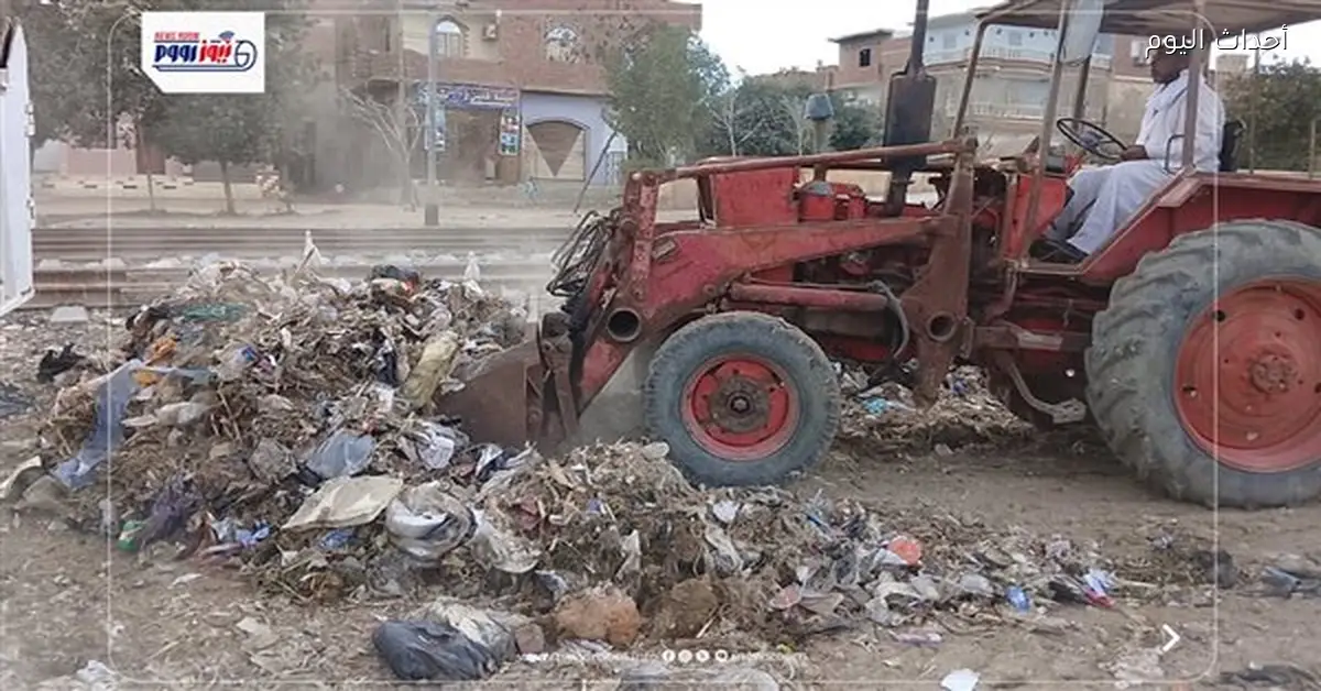 رفع 8 أطنان من المخلفات على طريق مصر – أسوان الزراعي