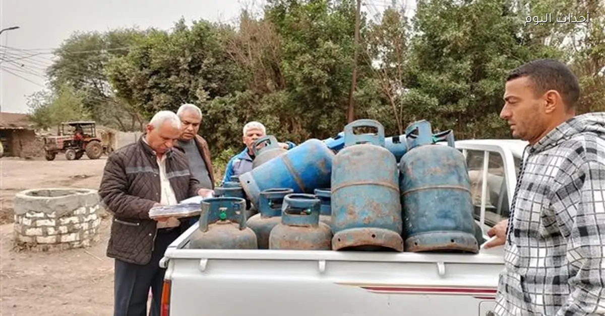 ضبط 28 شيكارة دقيق و22 أسطوانة بوتاجاز في بني سويف