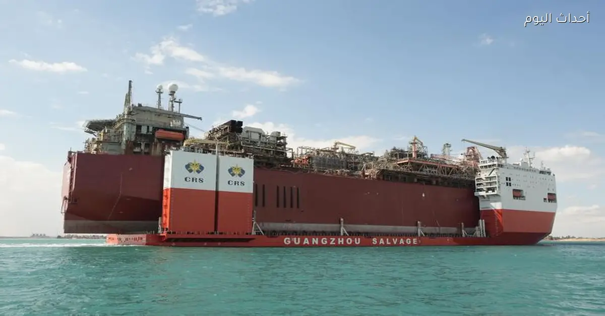 عبور 56 سفينة في قناة السويس بحمولة 2.6 مليون طن اليوم