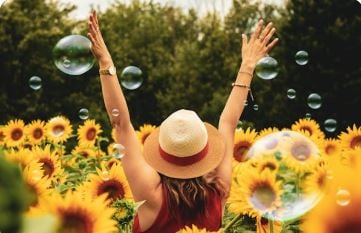 ابراج تحتفل بالعيد