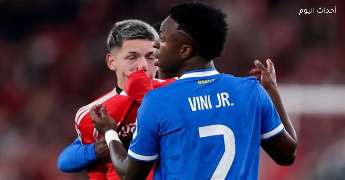 قانون فينيسيوس يمنع اللاعبين من تغطية أفواههم في الملاعب