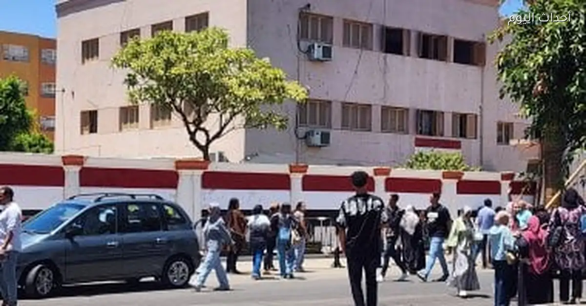 كنترولات الثانوية العامة تراجع استمارات الطلاب لإصدار أرقام الجلوس