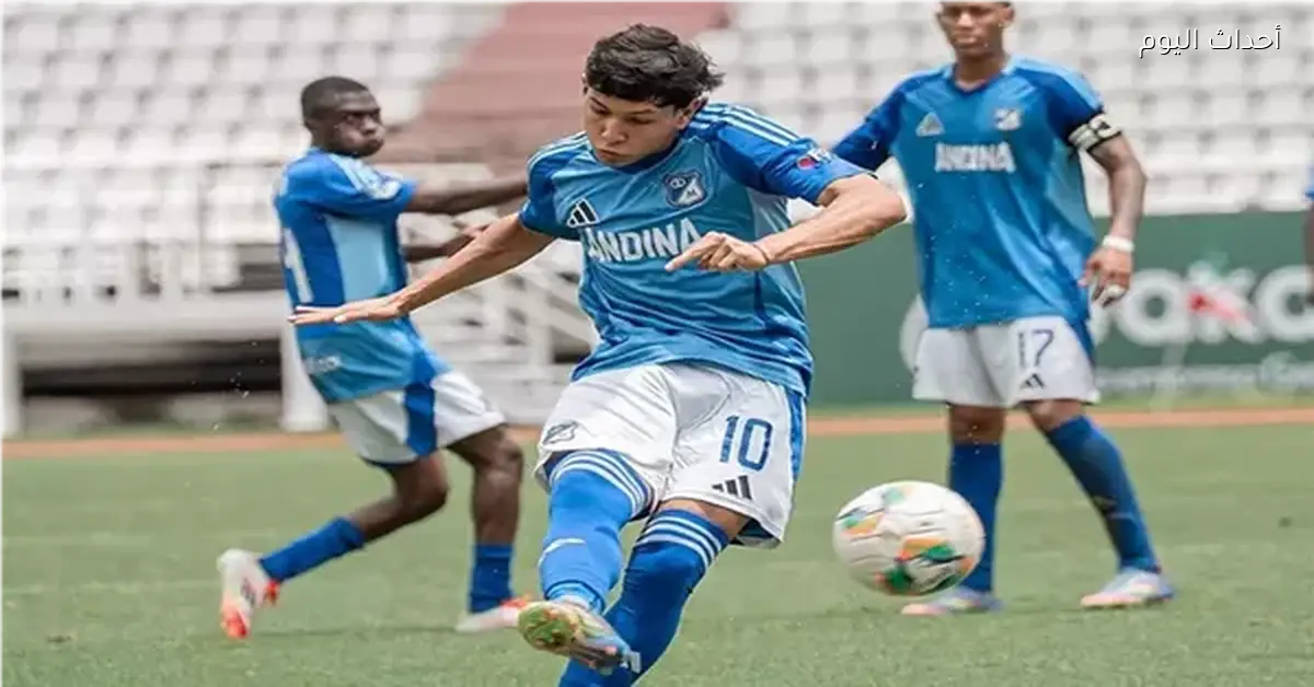 لاعب كرة قدم يتوفي في الملعب بعد إغماءة مفاجئة