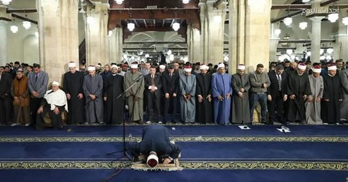 ليلة 19 رمضان.. زحمة في الأزهر وقراءات جميلة من الشباب في التراويح