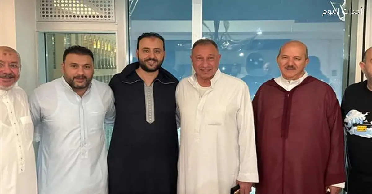 مأدبة إفطار في مكة تجمع الخطيب وقطب والجارحي وزاهر وأبو زهرة