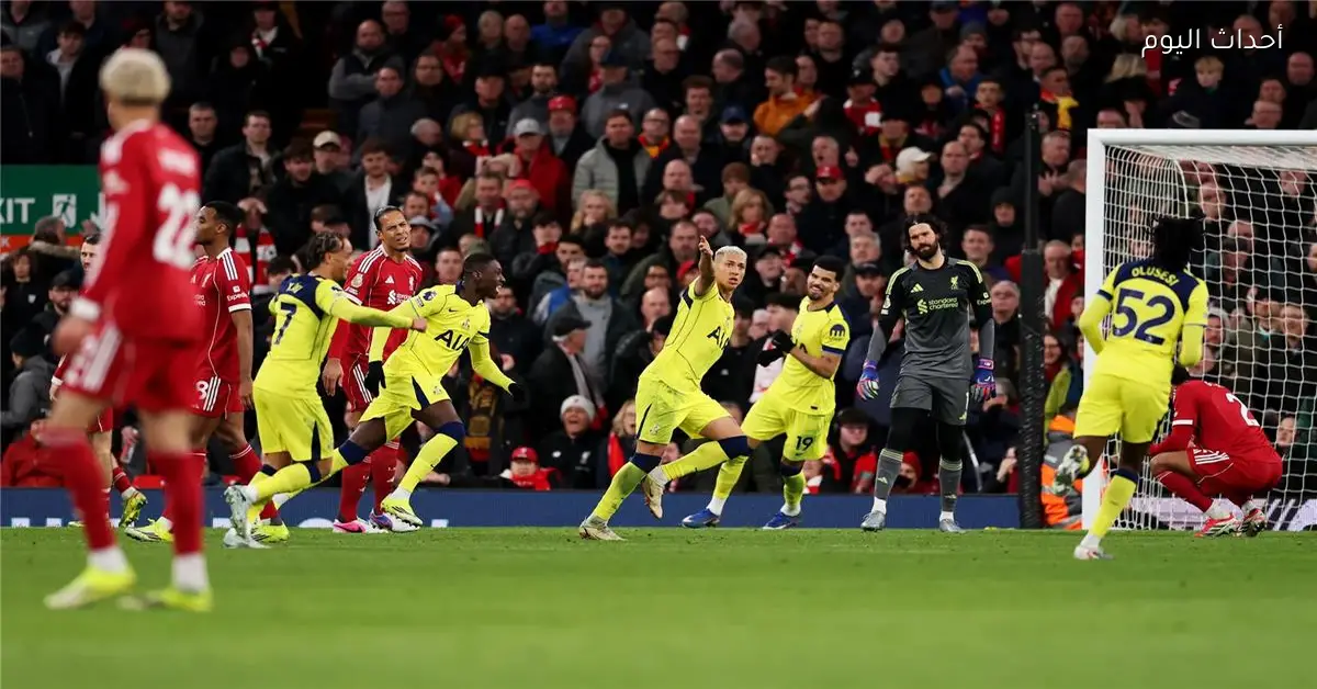 مايكل أوين ينتقد سلوت لإراحة لاعبي ليفربول أمام توتنهام