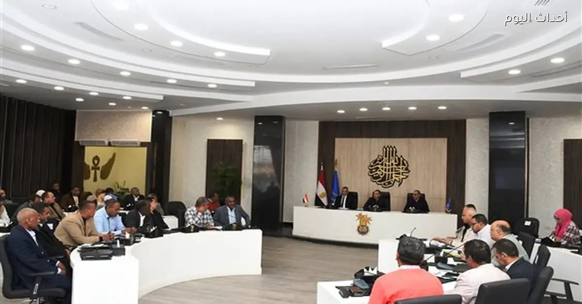 محافظ أسوان يحذر التنفيذيين من ملف المتغيرات المكانية