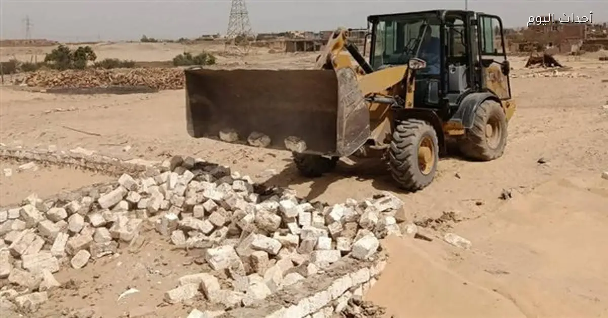 محافظ أسوان يحيل 8 حالات اعتداء على أراضي الدولة للنيابة العسكرية